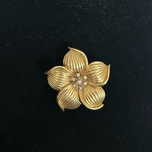 Beautiful flower pin / pendant - jewelry accessory floral Mothers Day gift